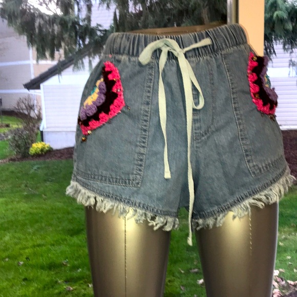 Girl’s UPCYCLED HAND CRAFTED & CROCHETED Denim Shorts. NO BRAND NAME/SZ. - Picture 2 of 10
